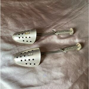 ecko metal shoe tree shaper pair
